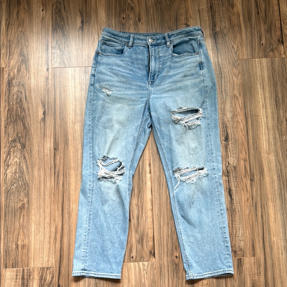 American Eagle Outfitters Light Blue Distressed Boyfriend Jeans